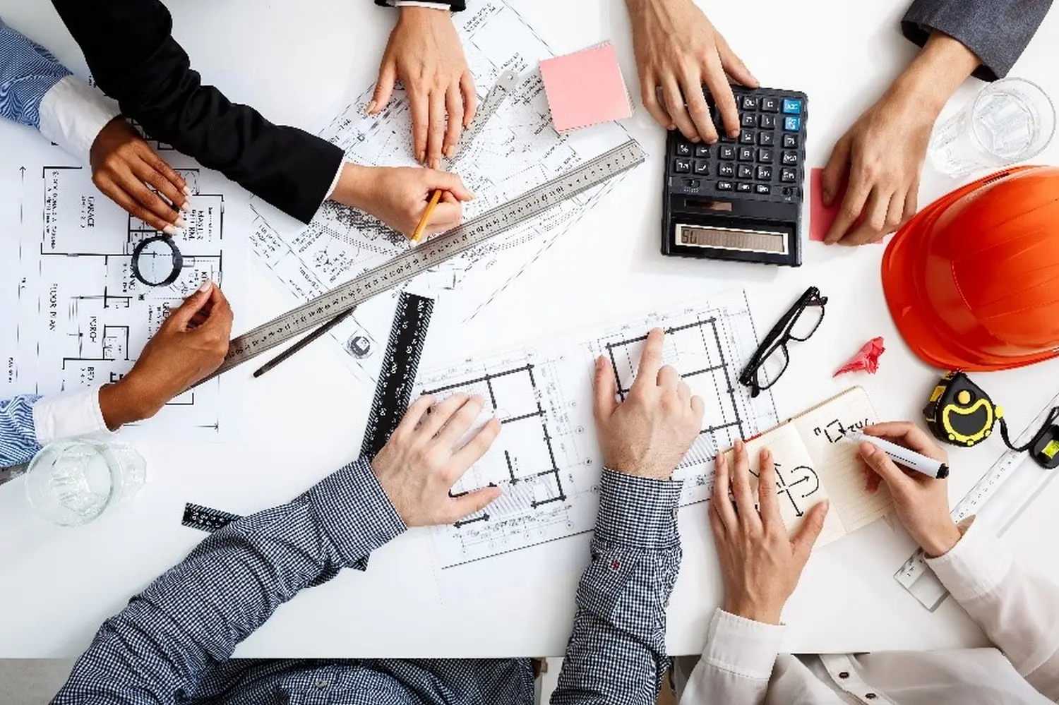 Raiger Bauberatung - Ingenieure besprechen die Konstruktion
